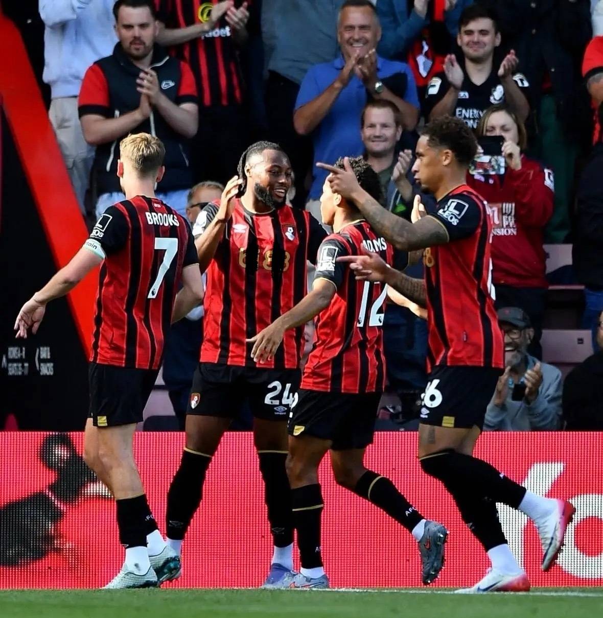 包含拉齐奥冲刺阶段造点机会，志在英超名次提升，赛场秩序良好，临场指挥获称赞的词条